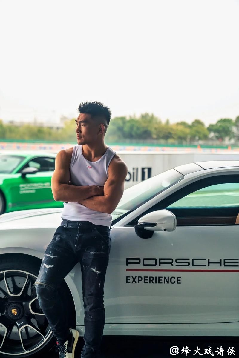 宋亚东无惧强敌,全力冲击格斗职业生涯新高度 宋亚东无惧强敌,全力冲击格斗职业生涯新高度